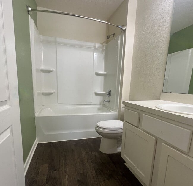 Building Photo - 131 Ashwood Cir