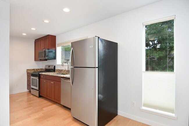 Building Photo - Beautiful Newer Construction (2019) 1 Bedroom/1 Bath ADU in Convenient Location (Central District)