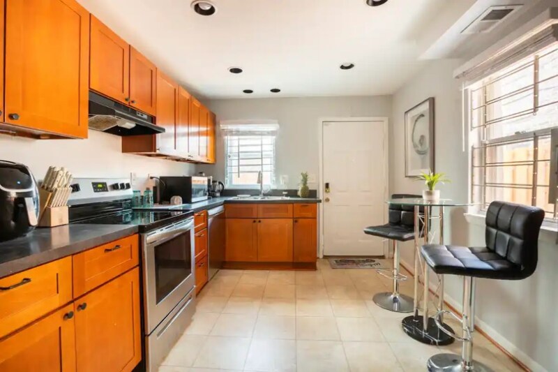 Building Photo - 628 S Paca St