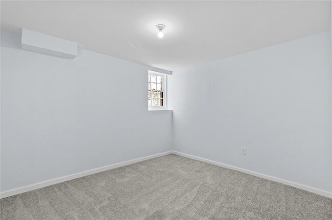 Building Photo - 2241 Glendale Dr