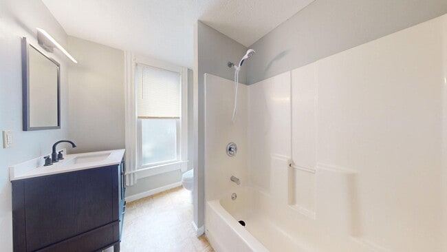 Building Photo - Madison/W.95th neighborhood : 3 bedroom/1 bath single family house available NOW.