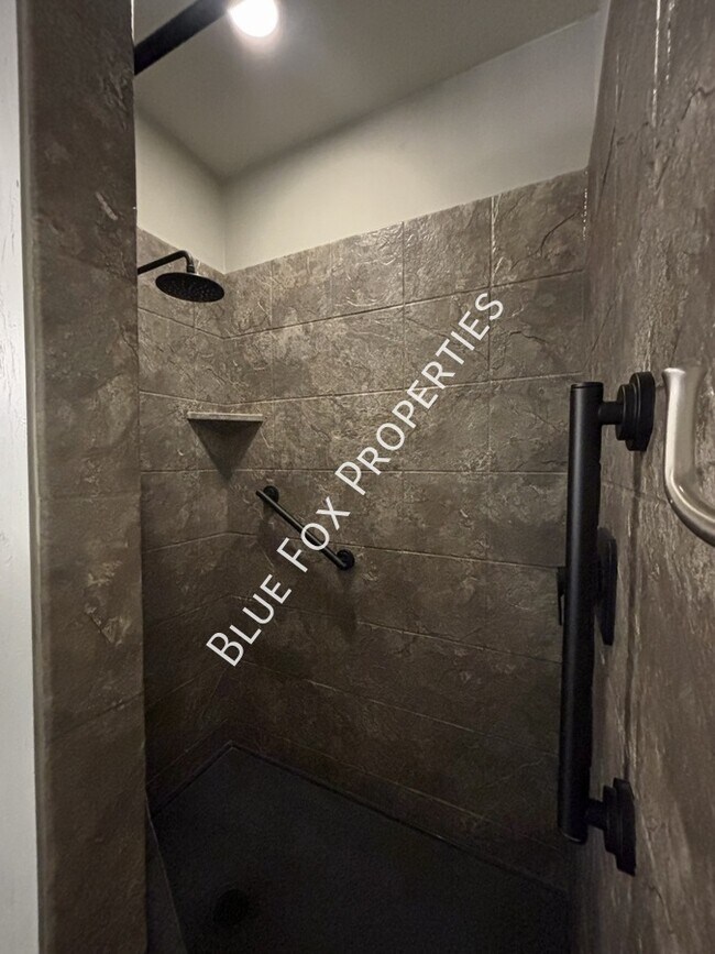 Building Photo - 3156 S Three D Ct