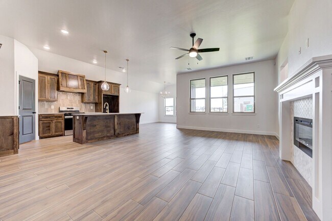 Building Photo - Brand New Home In Mustang!