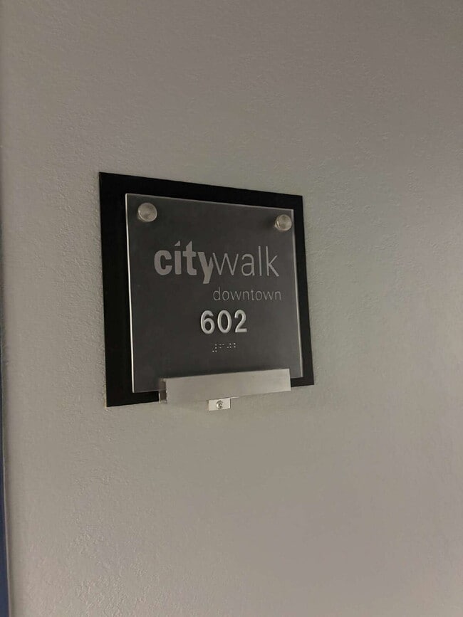 Building Photo - 1 bedroom Utilities Included - Downtown Citywalk