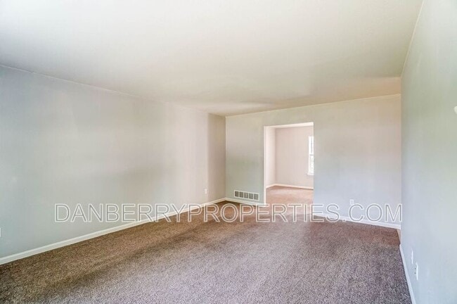 Building Photo - 3733 Willow Run Dr