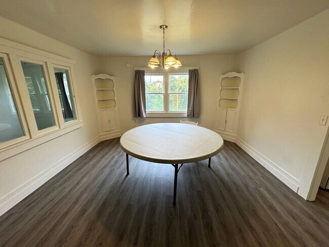 Building Photo - Quiet Fillmore Living