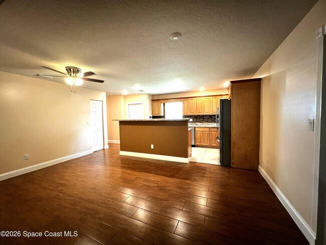 Building Photo - 1298 Vandalia Ave SE