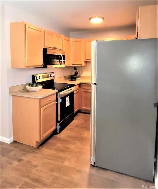 Building Photo - 2445 Torquay Ave