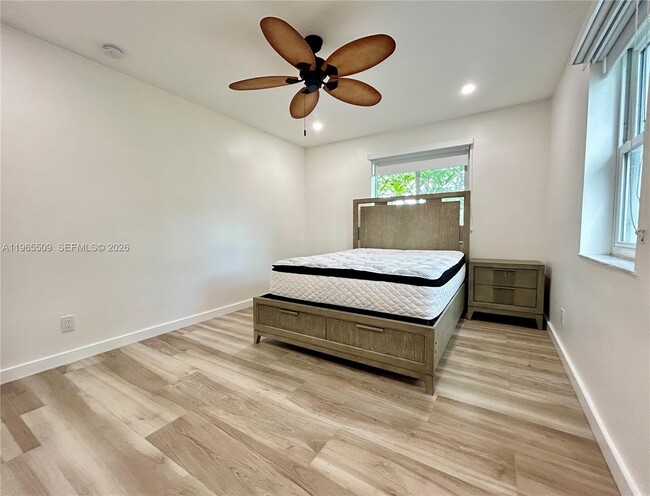 Building Photo - 222 SE 1st St