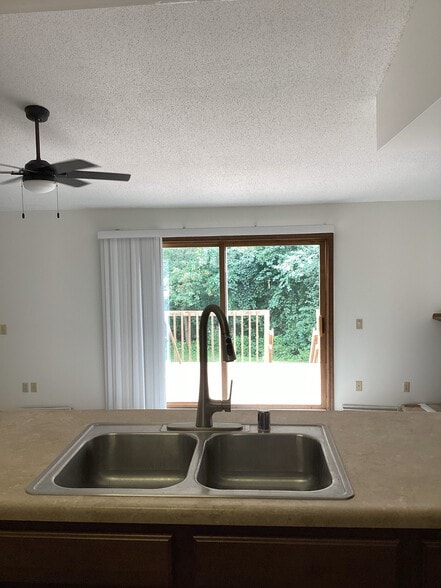 Nature in your backyard - 5826 Highland Ter