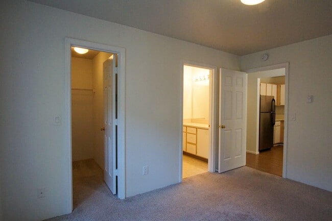 Building Photo - $250 OFF!! Lair Hill-Spacious & Updated 2-...