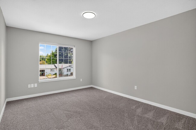 Building Photo - 18055 SE Bluff Rd