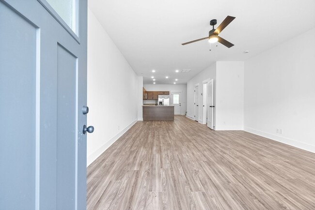 Building Photo - Large 2 Bedroom Luxury Townhome For Rent Near Billy Dunlop Park!