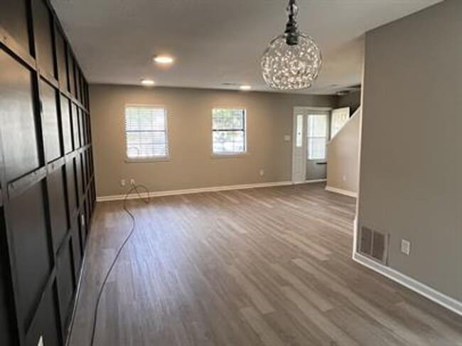 Building Photo - NEW DEAL! FIRST MONTH’S RENT FREE WITH A 1-YEAR LEASE!