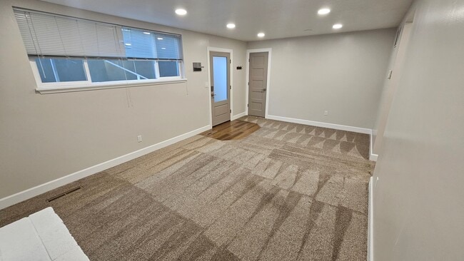 Building Photo - 2780 Wilshire Dr S