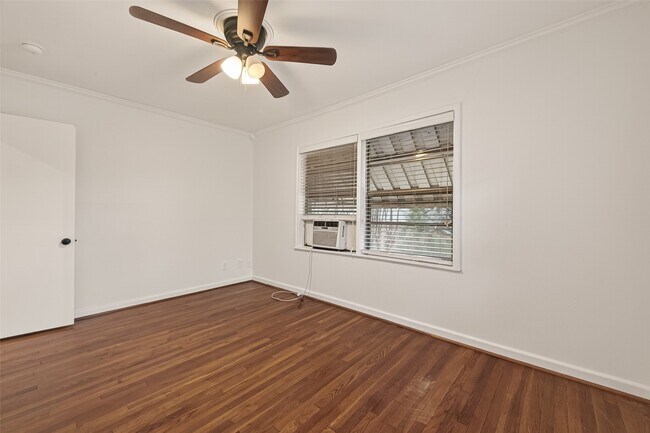 Building Photo - 2021 Southgate Blvd