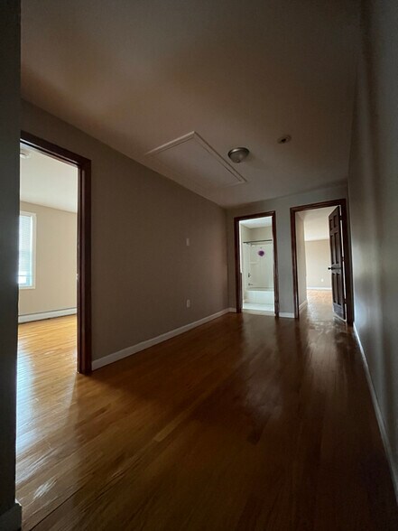 Building Photo - 26 Moore St