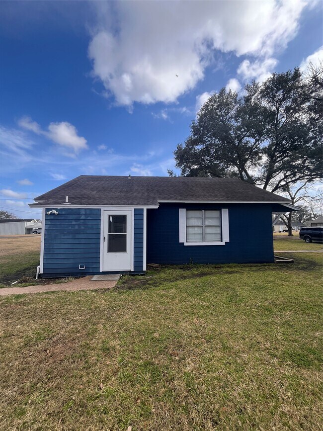 Building Photo - 1553 Dover St