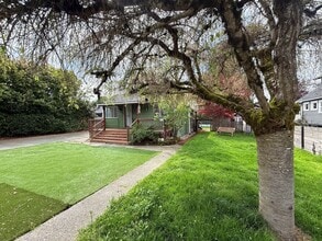 Building Photo - West Seattle Home