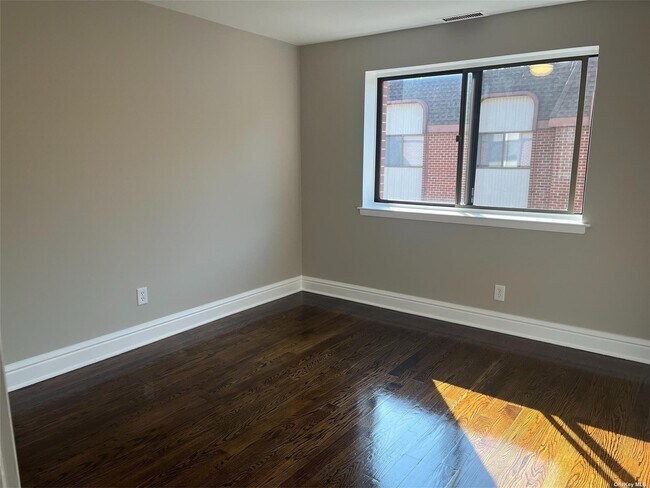 Building Photo - 737 Chestnut St