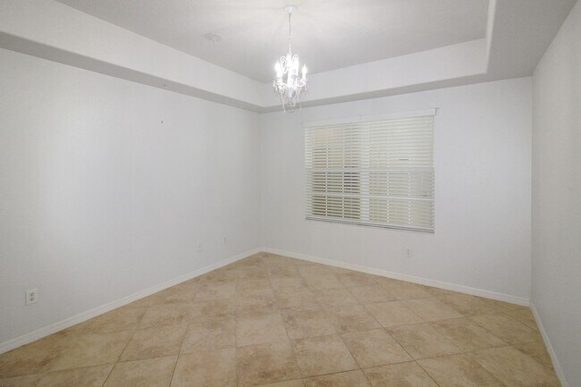 Building Photo - 1000 San Lino Cir