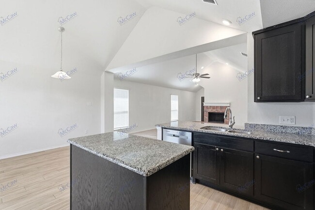 Building Photo - 422 Greenhaven Dr