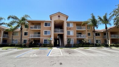 Building Photo - 191 SW Palm Dr