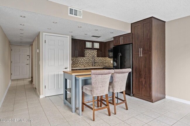 Building Photo - 1107 1st St S