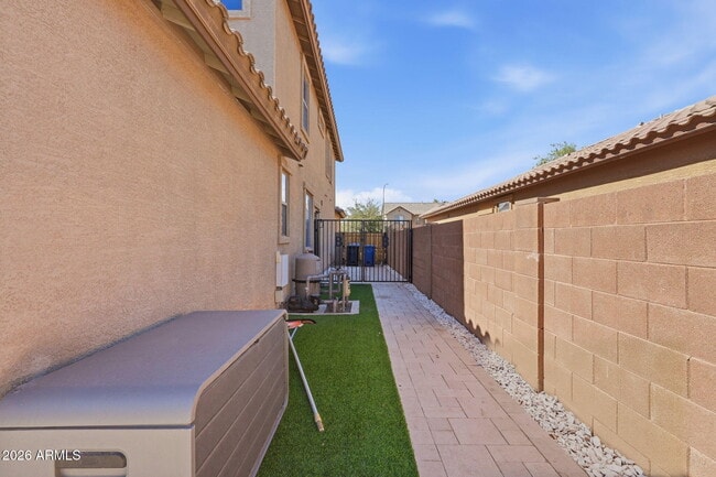 Building Photo - 11402 W Alvarado Rd
