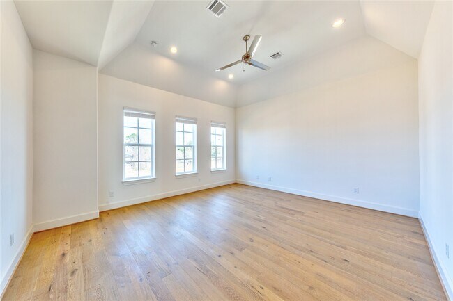Building Photo - 3403 Timbergrove Oaks St
