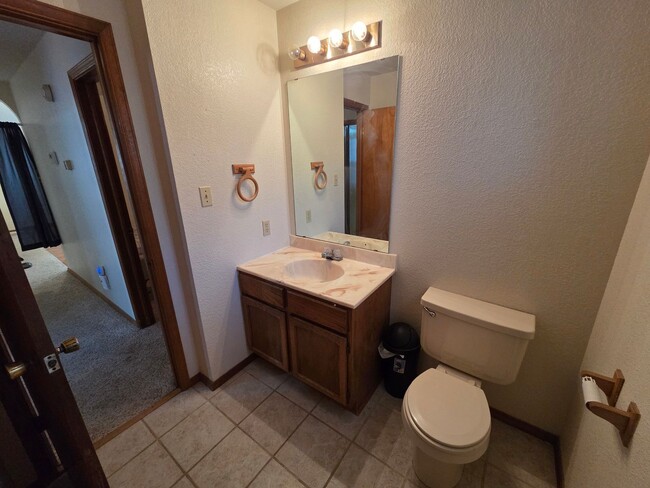 Building Photo - Large 4 Bdrm/3 Bath Home Close to Holloman AFB