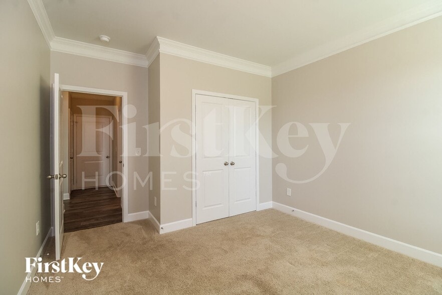 Building Photo - 1833 Ridge Creek Dr