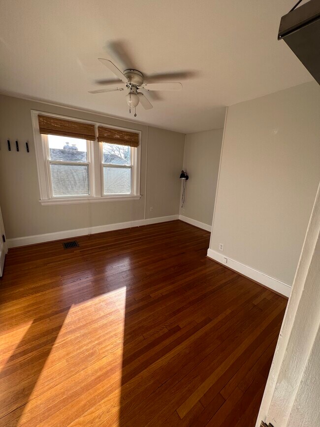 Building Photo - 4964 Oaklawn Dr