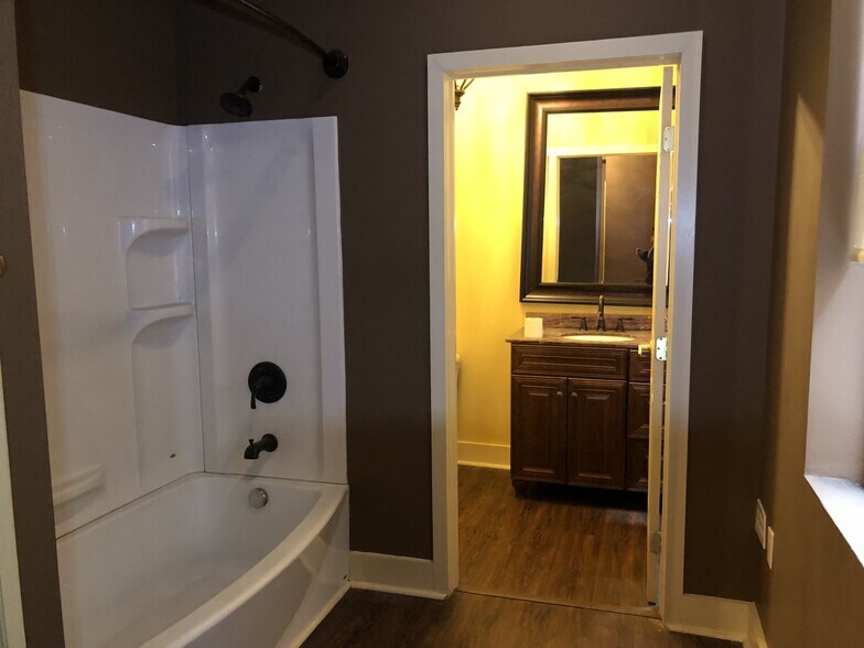 Building Photo - 2222 E Carson St