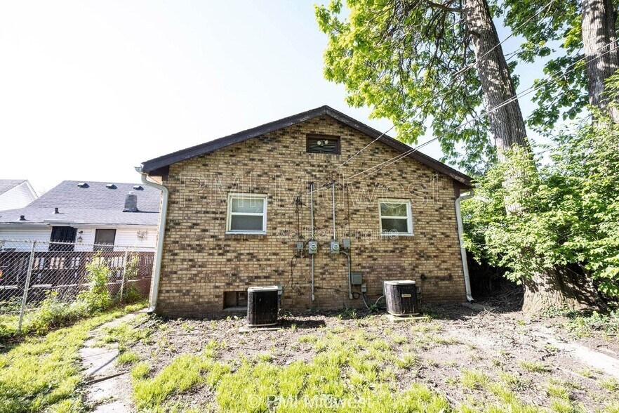 Building Photo - 1214 W 25th St