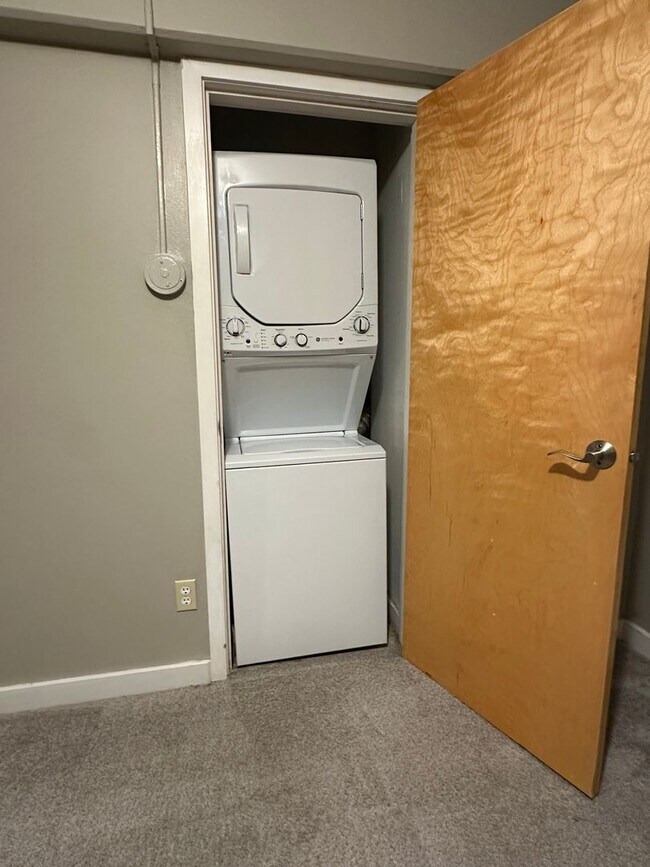 Building Photo - Updated 2BR Condo at Sky Terrace (Utilities Included!)