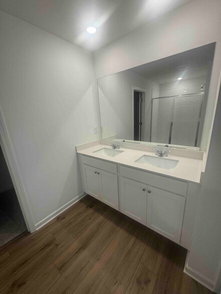 Building Photo - 133 Rolling Mdw Wy