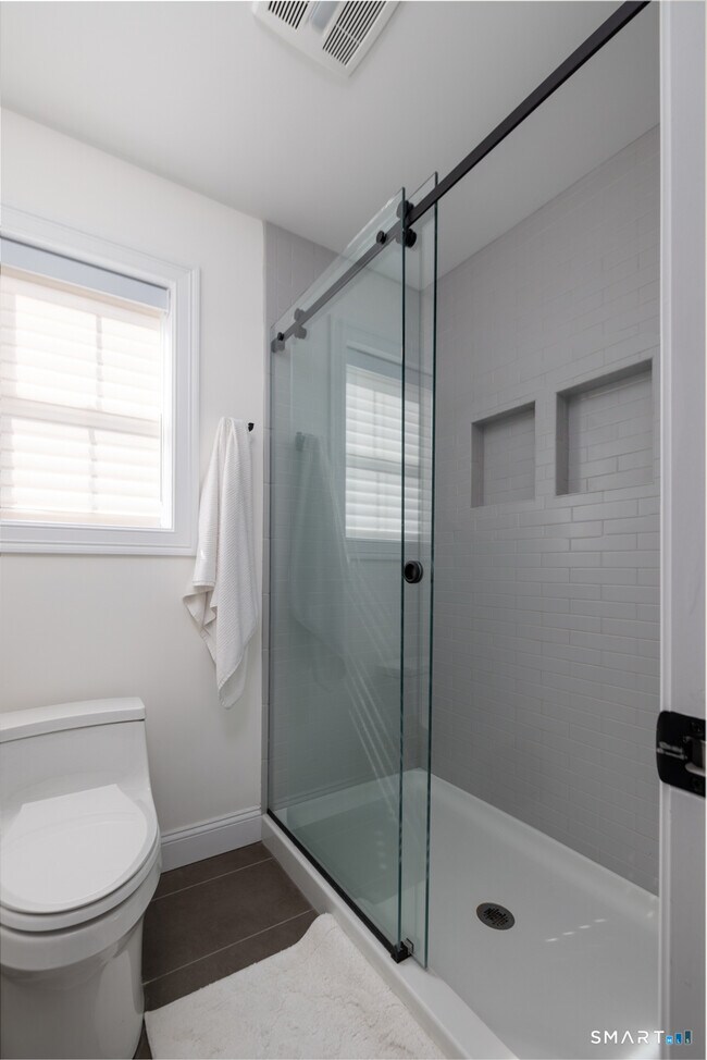 Building Photo - 112 Stallion Dr