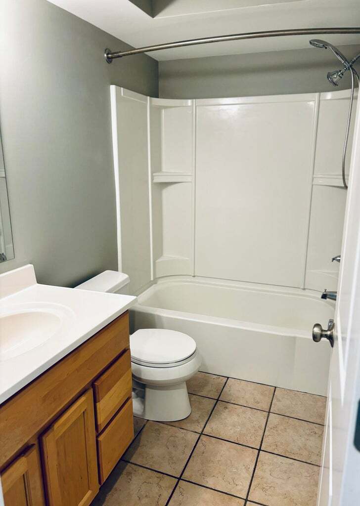 Building Photo - 835 Grand Ave NE