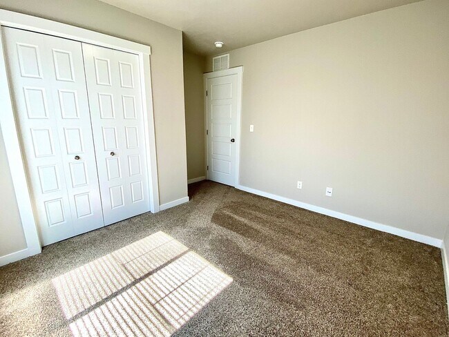 Building Photo - 3 Bedroom 2 Bath  PET FRIENDLY home in SW ...