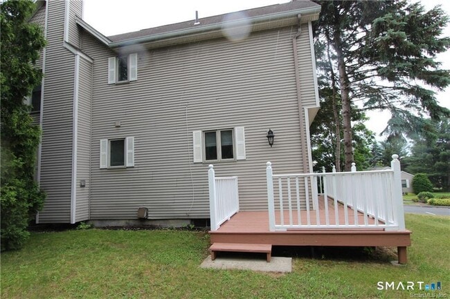 Building Photo - 7 Bittersweet Ln