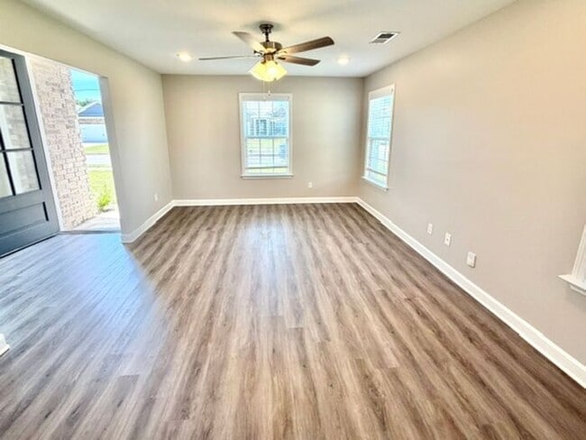 Building Photo - Now Leasing in Southaven @ Rasco Farms- 4-Bedroom 2.5 Bath Home-Availalbe Now!
