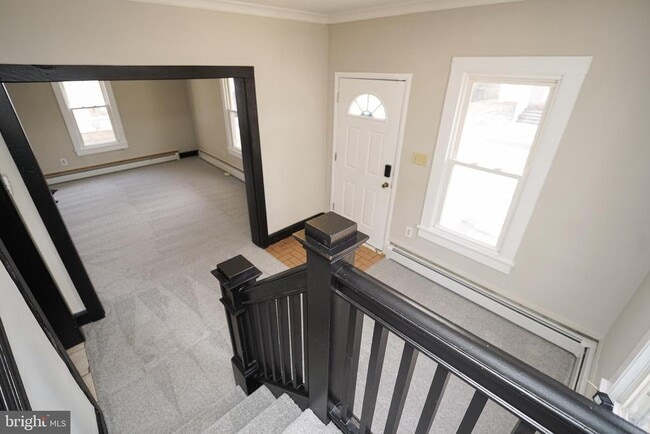 Building Photo - 305 E Pine St