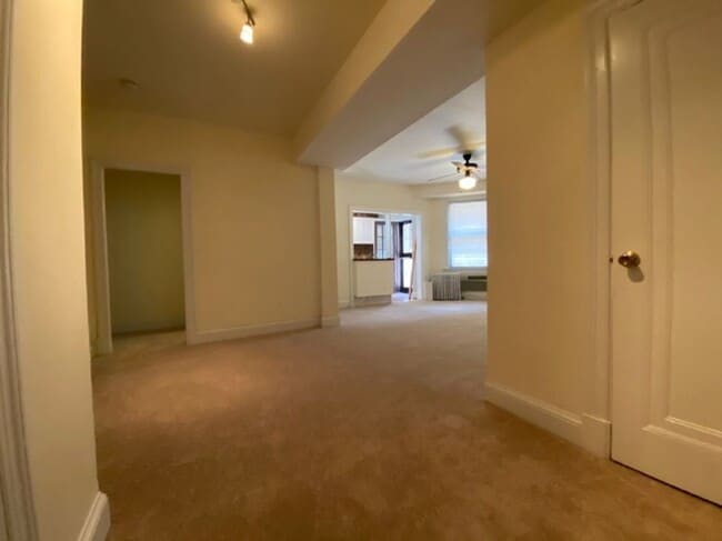 Building Photo - 2 BED 1 BATH Condo on the 1st Floor of The...
