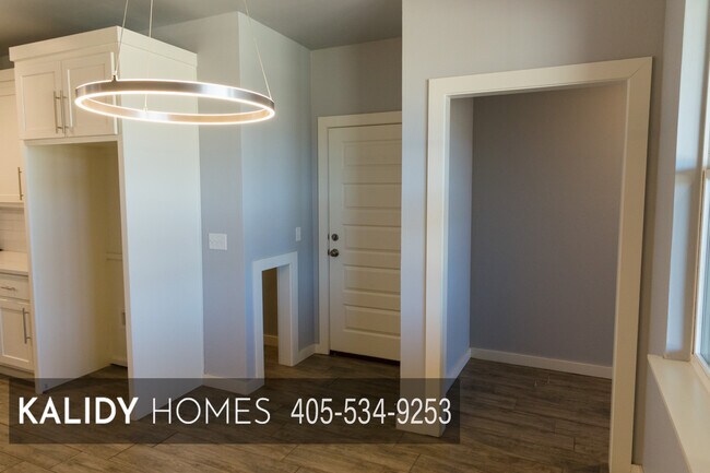 Building Photo - 306 Kirks Holw