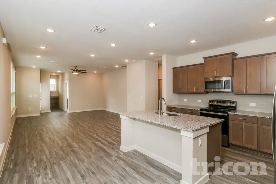 Building Photo - 1604 Mexican Heather Dr