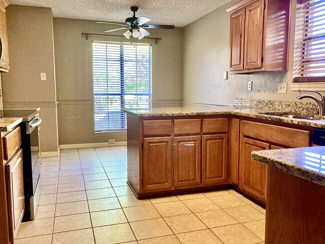 Building Photo - 4912 Oldfield Dr