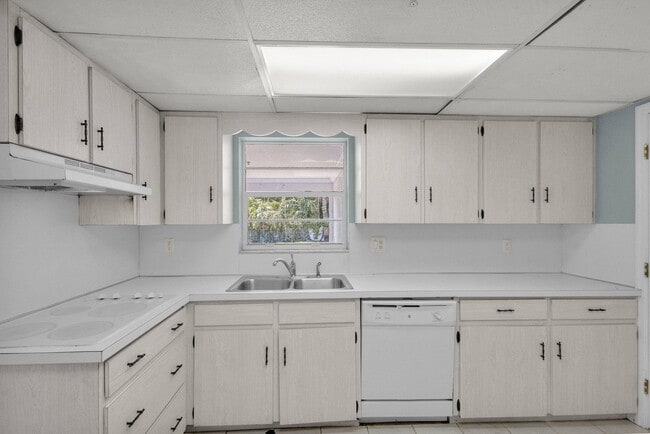 Building Photo - 8888 SE Colony St