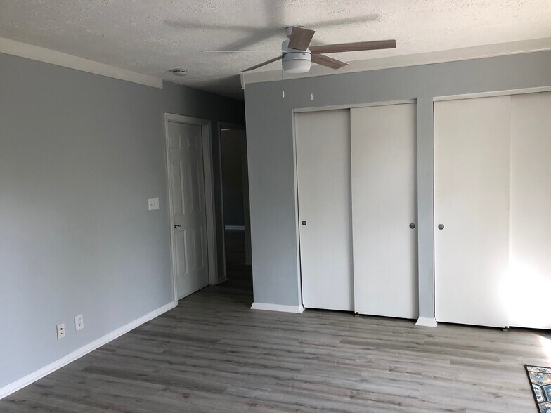 Building Photo - 140 Maple Dr