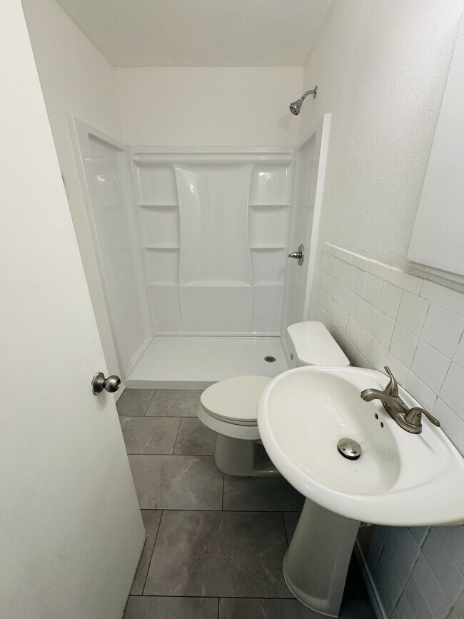 Building Photo - 1807 Westcliff Dr